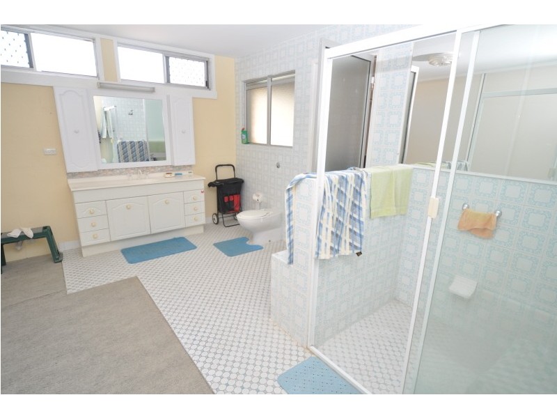 34 Abalone Avenue, Paradise Point QLD 4216