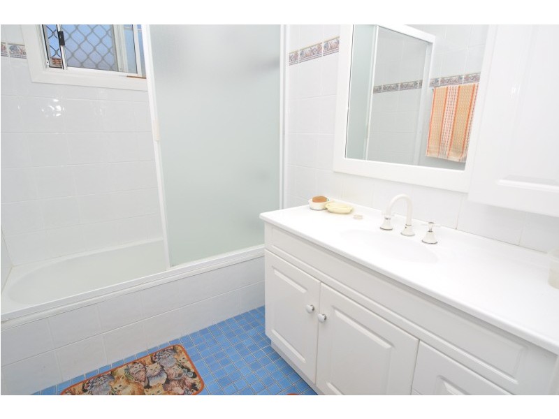 34 Abalone Avenue, Paradise Point QLD 4216