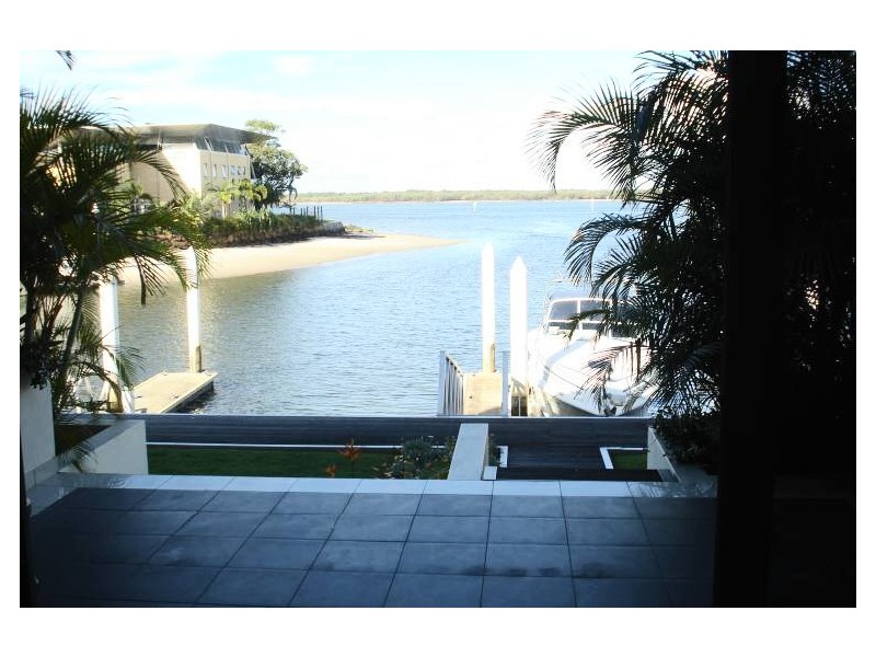 2/27 Madang Crescent, Runaway Bay QLD 4216