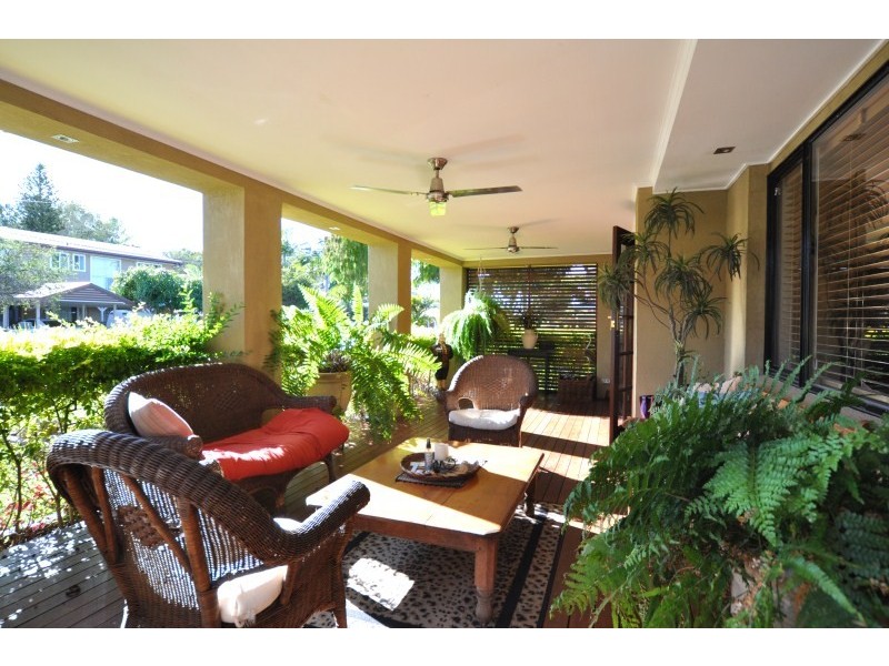 16 St Nicholas Street, Runaway Bay QLD 4216