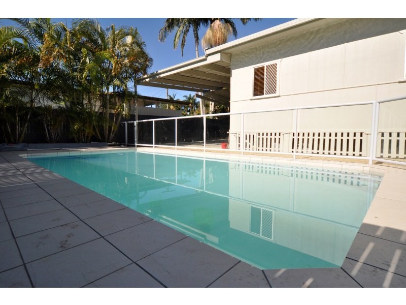 33 Heydon Avenue, Labrador QLD 4215