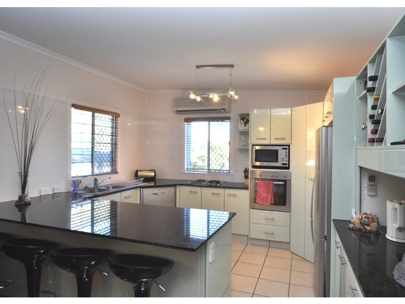 33 Heydon Avenue, Labrador QLD 4215