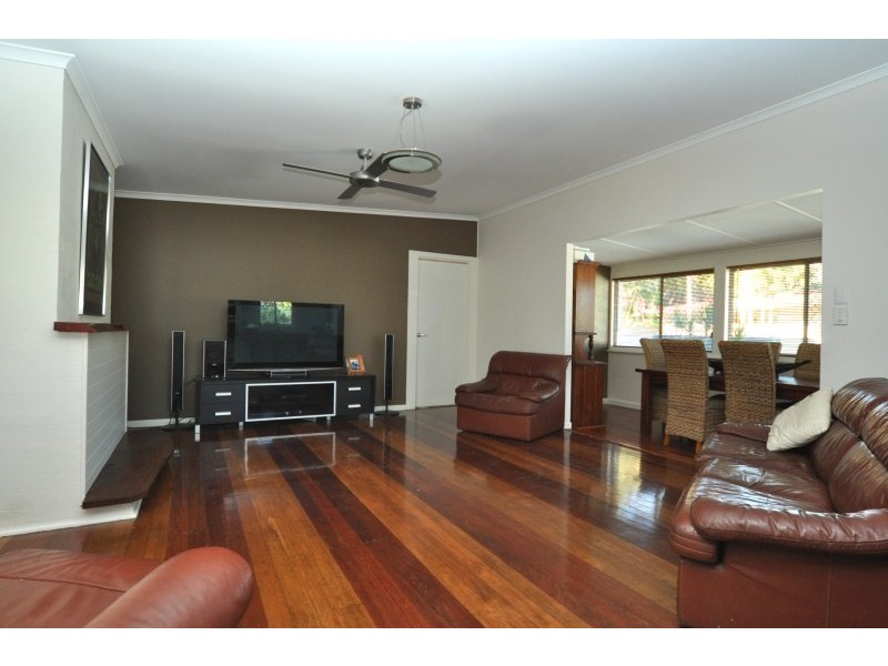 33 Heydon Avenue, Labrador QLD 4215
