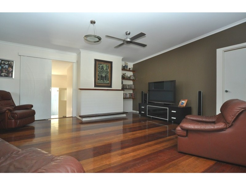 33 Heydon Avenue, Labrador QLD 4215