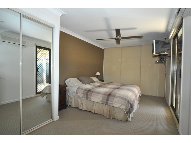 33 Heydon Avenue, Labrador QLD 4215