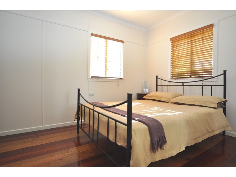 33 Heydon Avenue, Labrador QLD 4215