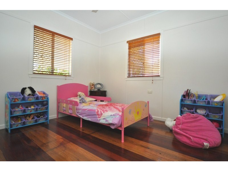 33 Heydon Avenue, Labrador QLD 4215