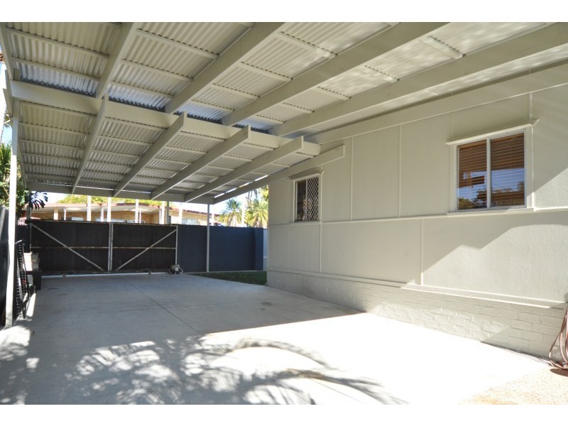 33 Heydon Avenue, Labrador QLD 4215