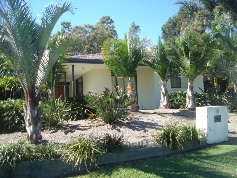 8 Wilmot Place, Helensvale QLD 4212