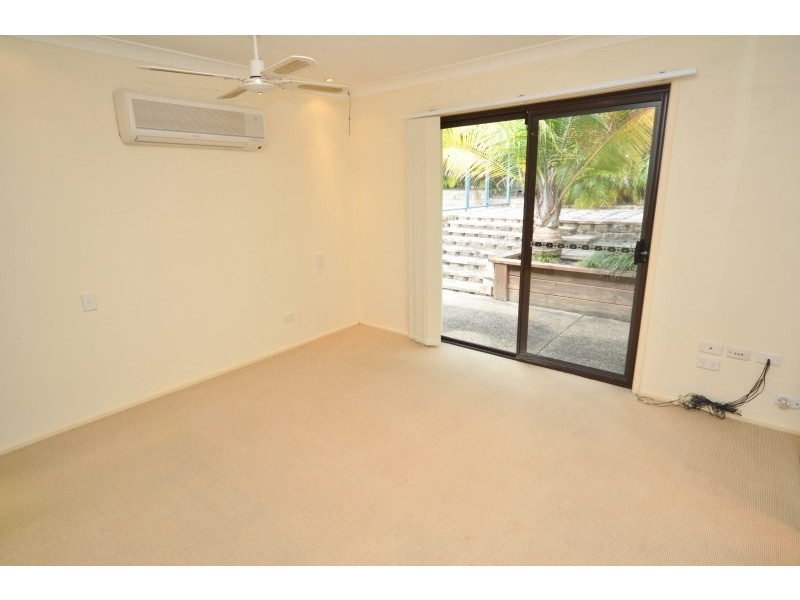 8 Wilmot Place, Helensvale QLD 4212