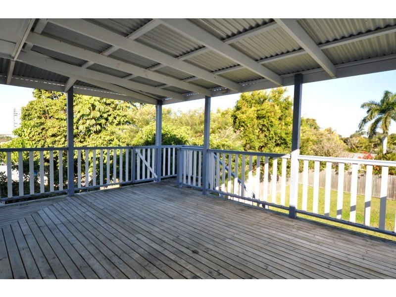 50 Central Street, Labrador QLD 4215