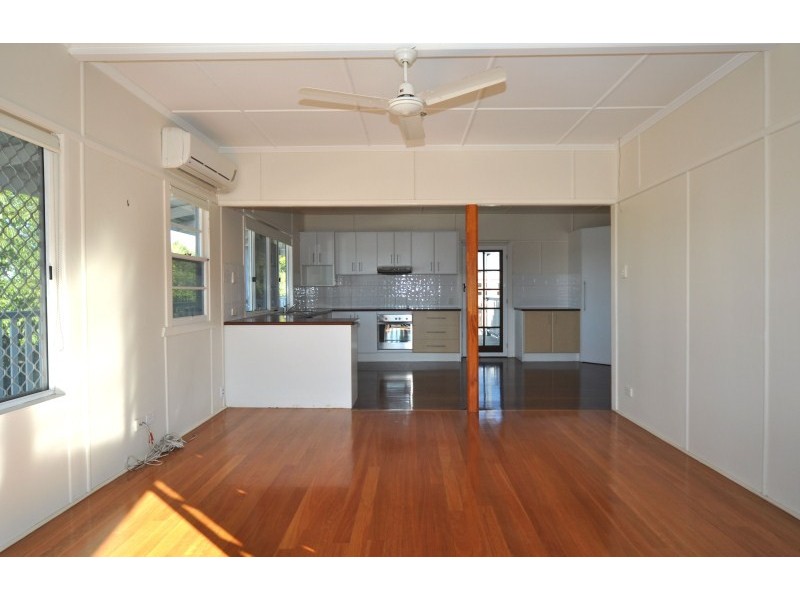 50 Central Street, Labrador QLD 4215