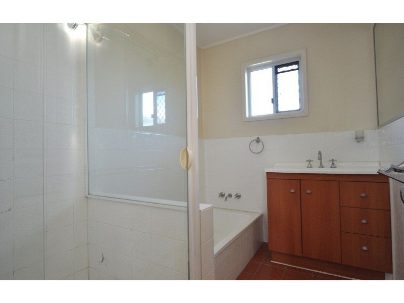 50 Central Street, Labrador QLD 4215