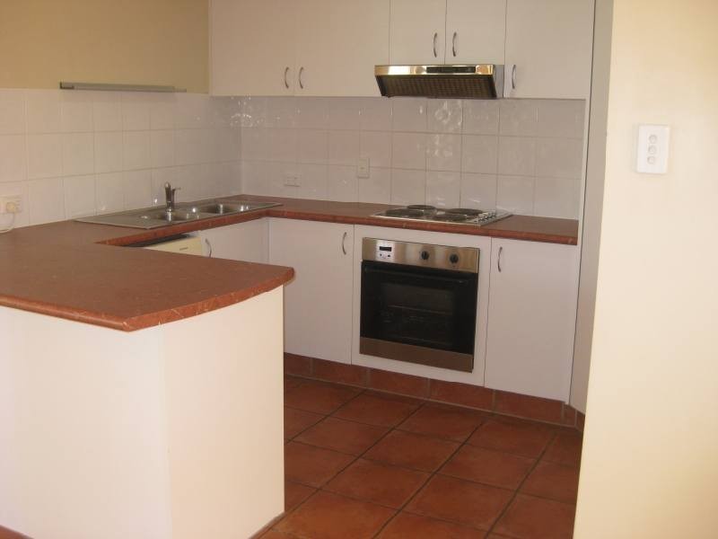 2 Madasin Close, Arundel QLD 4214