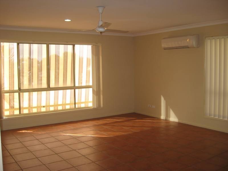 2 Madasin Close, Arundel QLD 4214