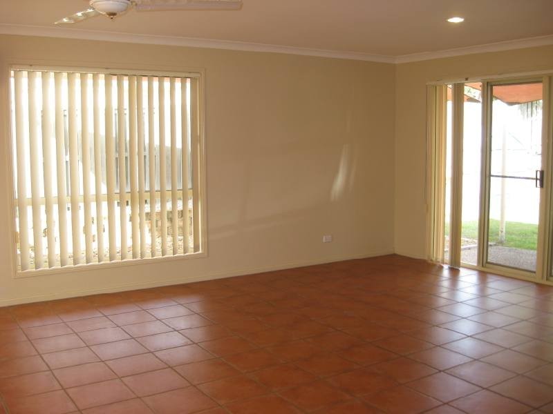 2 Madasin Close, Arundel QLD 4214