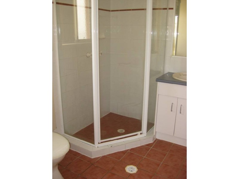 2 Madasin Close, Arundel QLD 4214