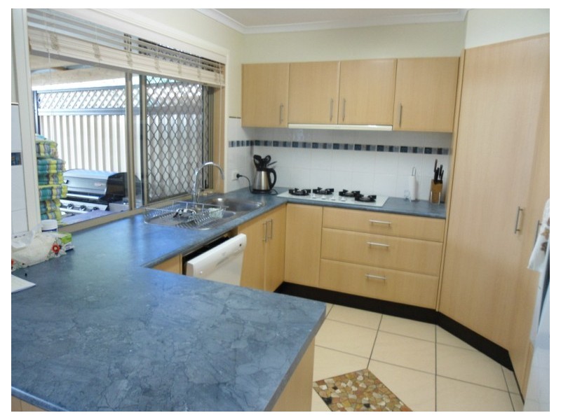 2/15 Robin Joy Close, Labrador QLD 4215