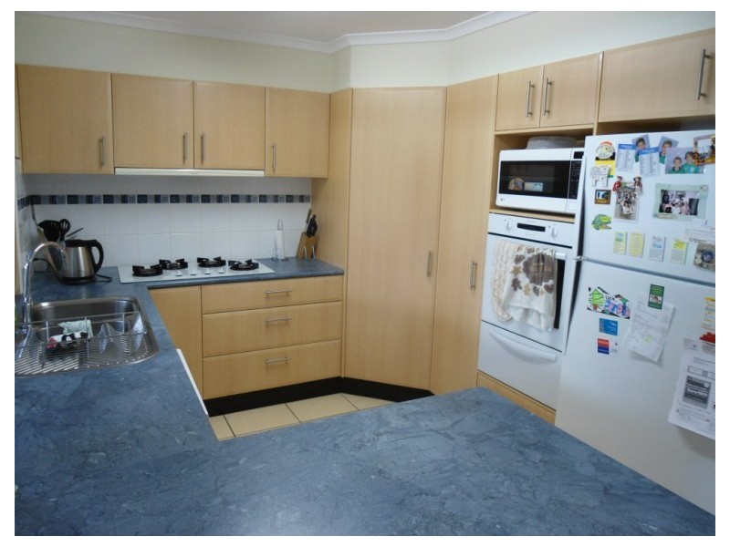 2/15 Robin Joy Close, Labrador QLD 4215