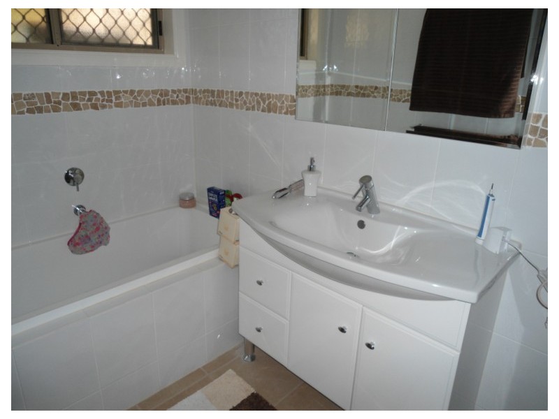 2/15 Robin Joy Close, Labrador QLD 4215