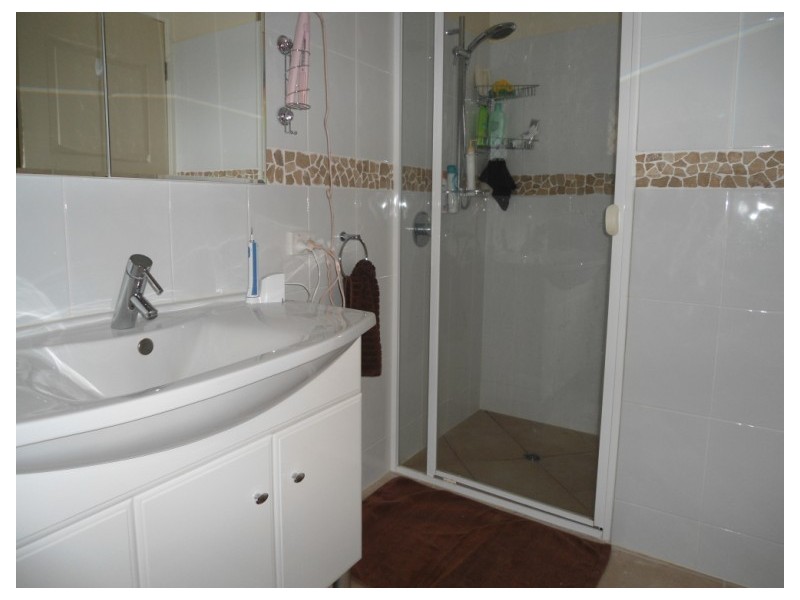 2/15 Robin Joy Close, Labrador QLD 4215