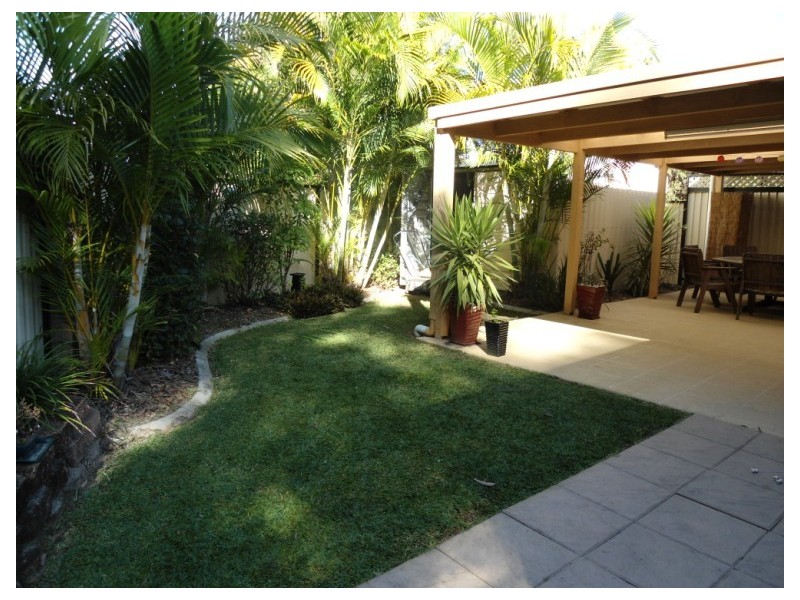 2/15 Robin Joy Close, Labrador QLD 4215