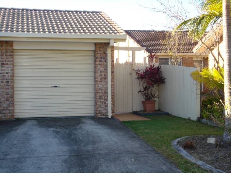 2/8 Kenny Drive, Labrador QLD 4215