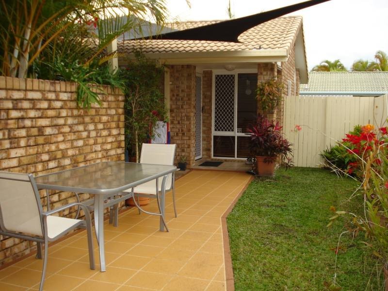 2/8 Kenny Drive, Labrador QLD 4215