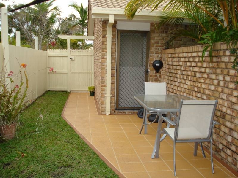 2/8 Kenny Drive, Labrador QLD 4215