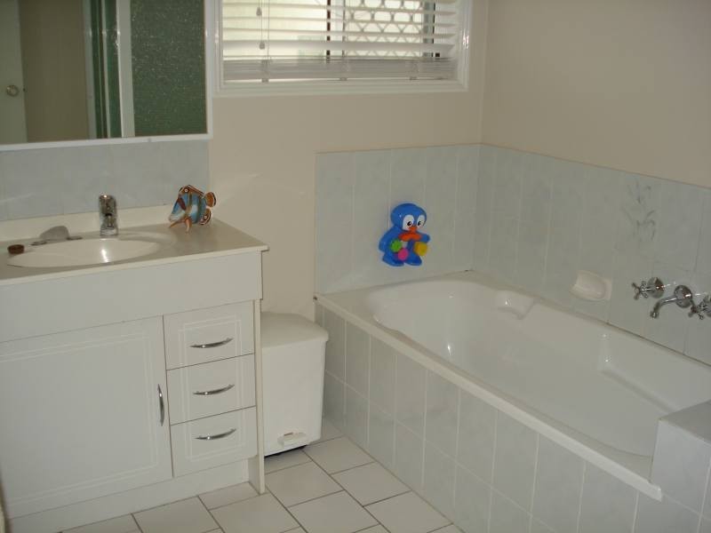 2/8 Kenny Drive, Labrador QLD 4215