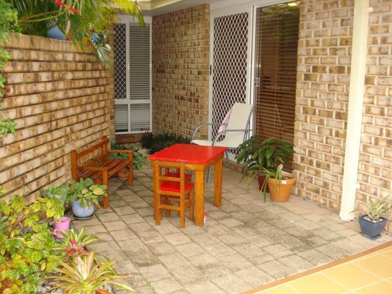 2/8 Kenny Drive, Labrador QLD 4215