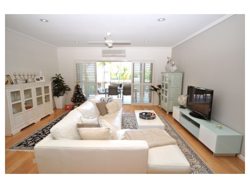 2/8 Teal Avenue, Paradise Point QLD 4216