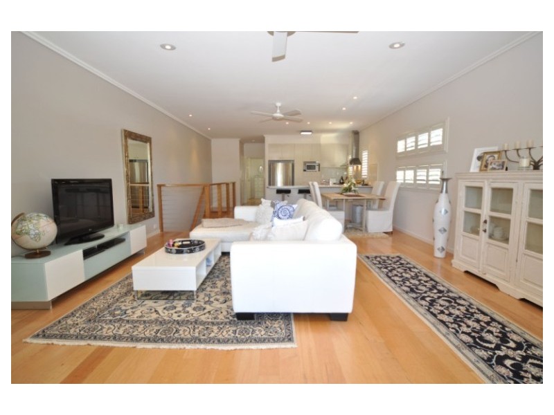 2/8 Teal Avenue, Paradise Point QLD 4216