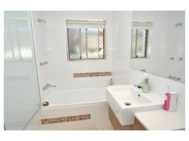2/8 Teal Avenue, Paradise Point QLD 4216