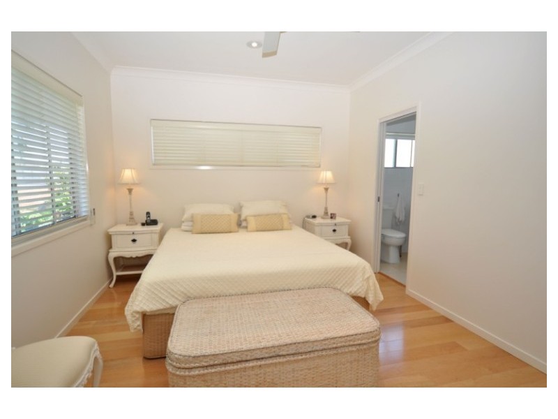 2/8 Teal Avenue, Paradise Point QLD 4216