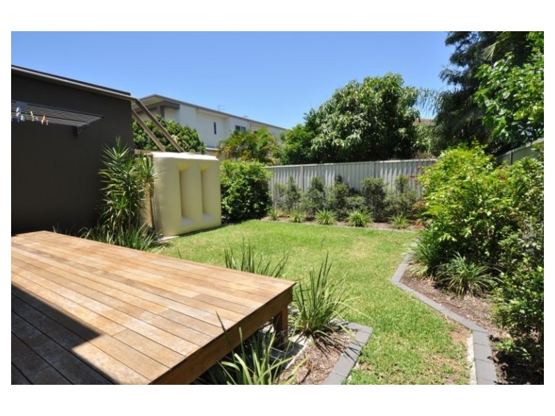 2/8 Teal Avenue, Paradise Point QLD 4216