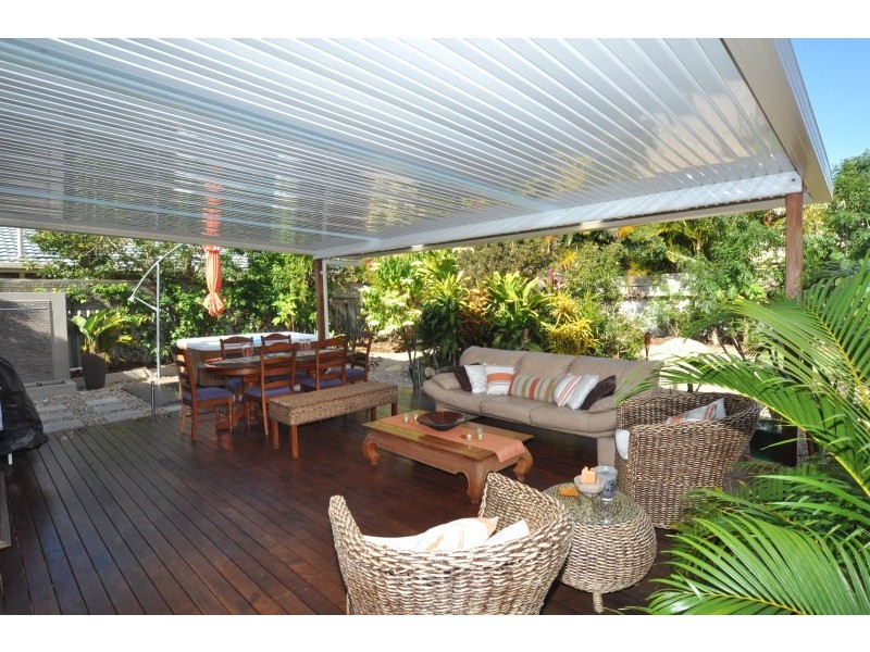 24 Donald Avenue, Paradise Point QLD 4216