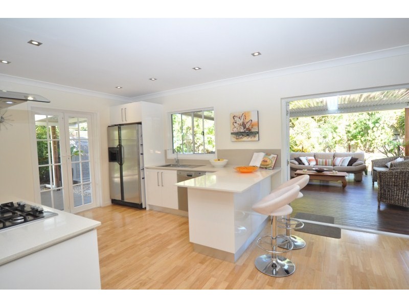 24 Donald Avenue, Paradise Point QLD 4216