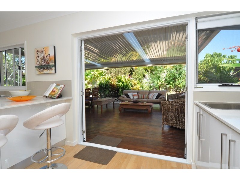 24 Donald Avenue, Paradise Point QLD 4216