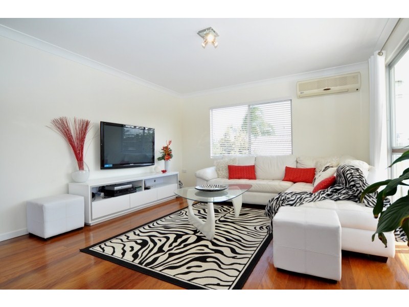 24 Donald Avenue, Paradise Point QLD 4216