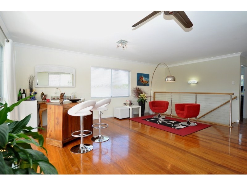 24 Donald Avenue, Paradise Point QLD 4216