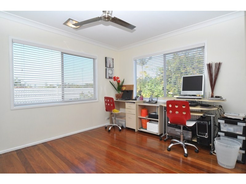 24 Donald Avenue, Paradise Point QLD 4216