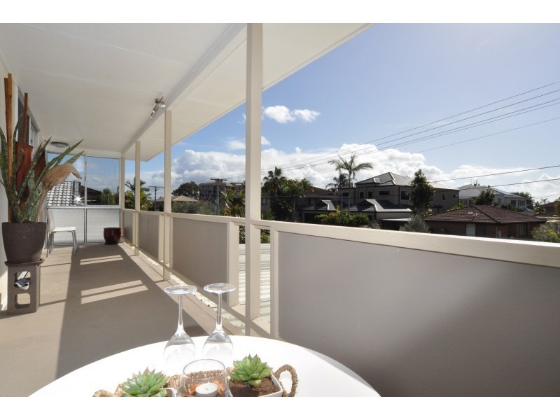 24 Donald Avenue, Paradise Point QLD 4216