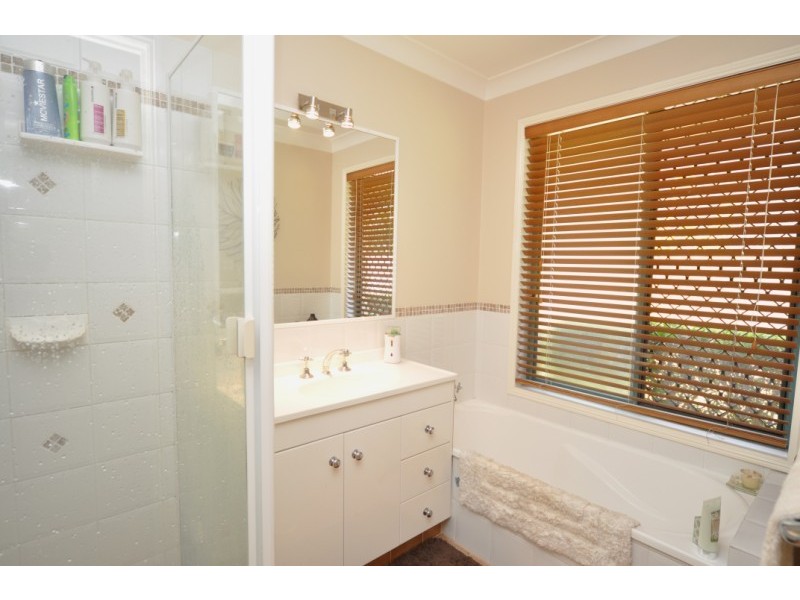 24 Eastbank Terrace, Helensvale QLD 4212