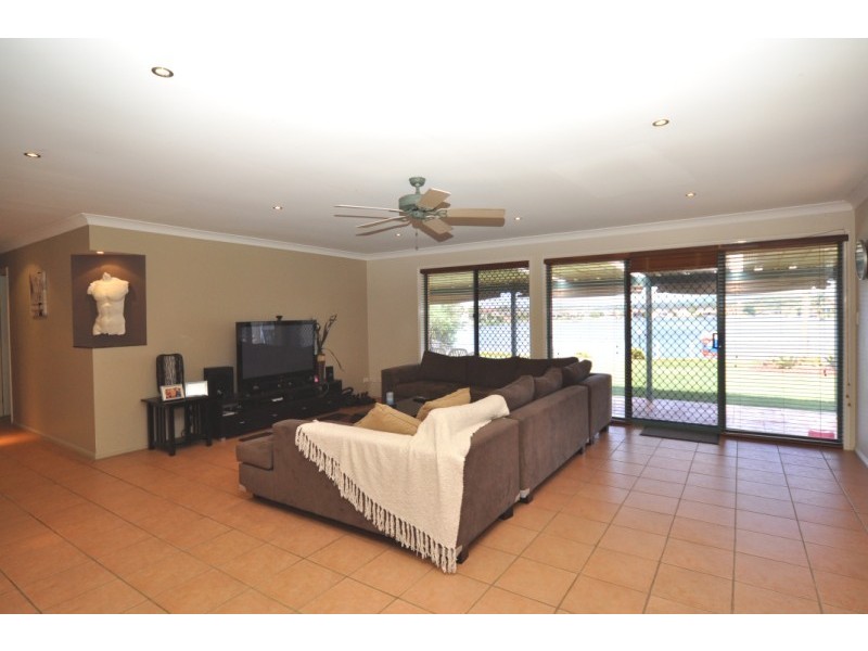 24 Eastbank Terrace, Helensvale QLD 4212