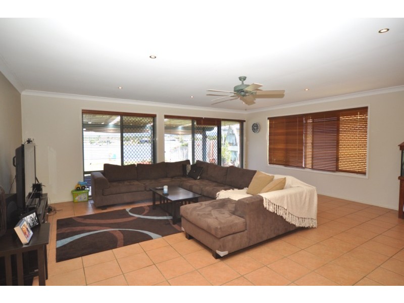 24 Eastbank Terrace, Helensvale QLD 4212