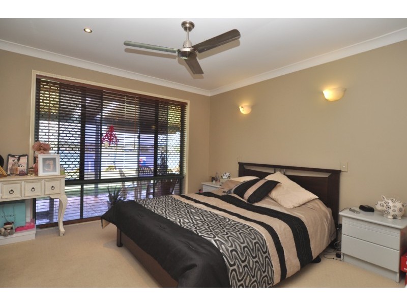 24 Eastbank Terrace, Helensvale QLD 4212
