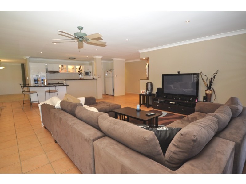 24 Eastbank Terrace, Helensvale QLD 4212