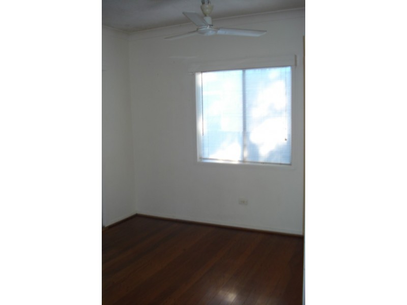 6 Palmer Drive, Labrador QLD 4215