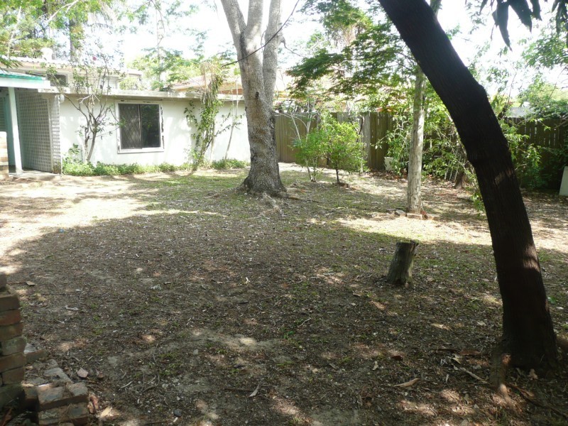 6 Palmer Drive, Labrador QLD 4215